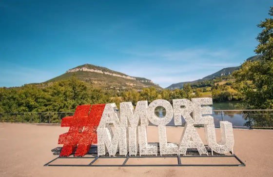 Le clip officiel de « Si tu vas à Millau »